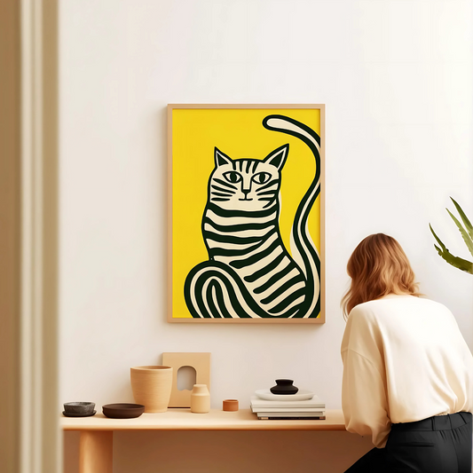 Cuadro Decorativo Gato Rayado Fondo Amarillo